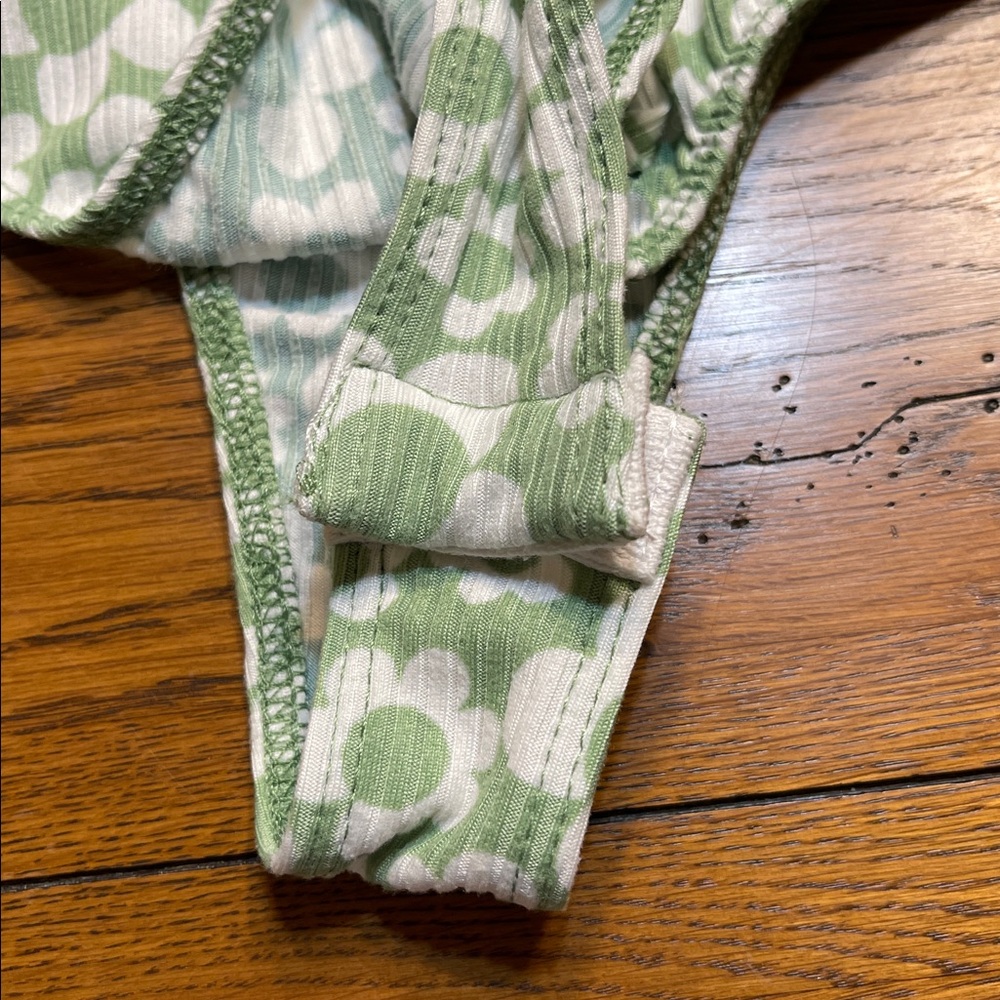 Lush Green and White Floral Bodysuit - Picture 4 of 7